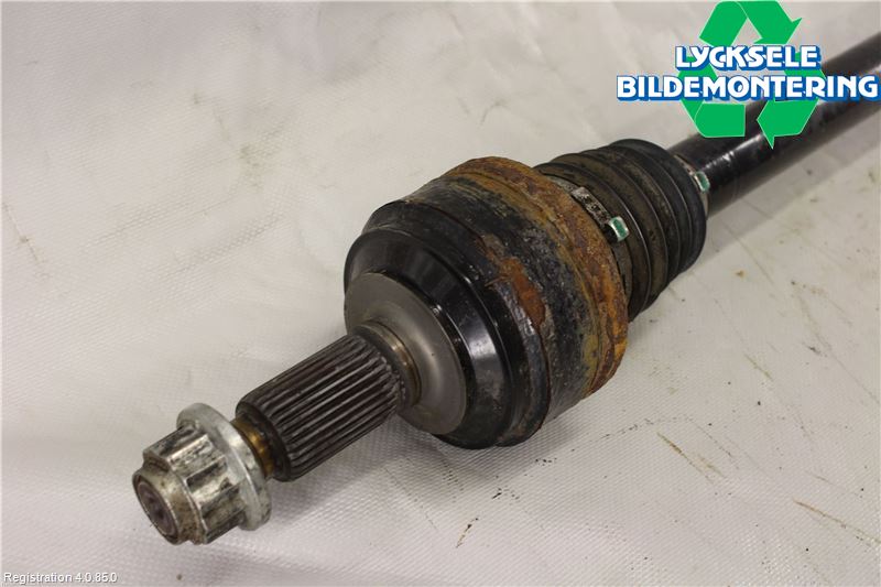 Volkswagen VW TOUAREG 7P 11-18 Drivaxel Bak Höger