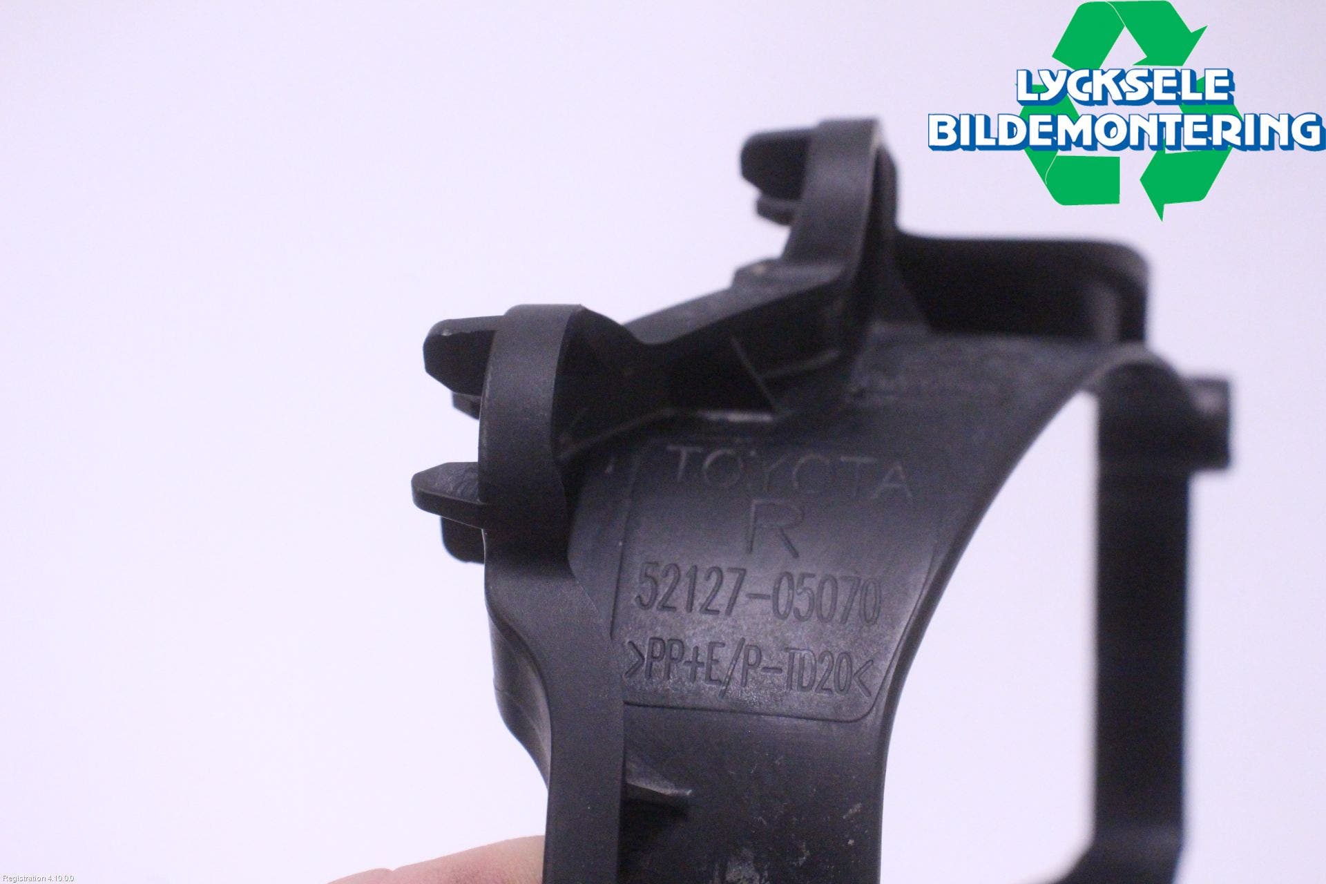 Toyota AVENSIS 09-15 Dimljussarg Fram