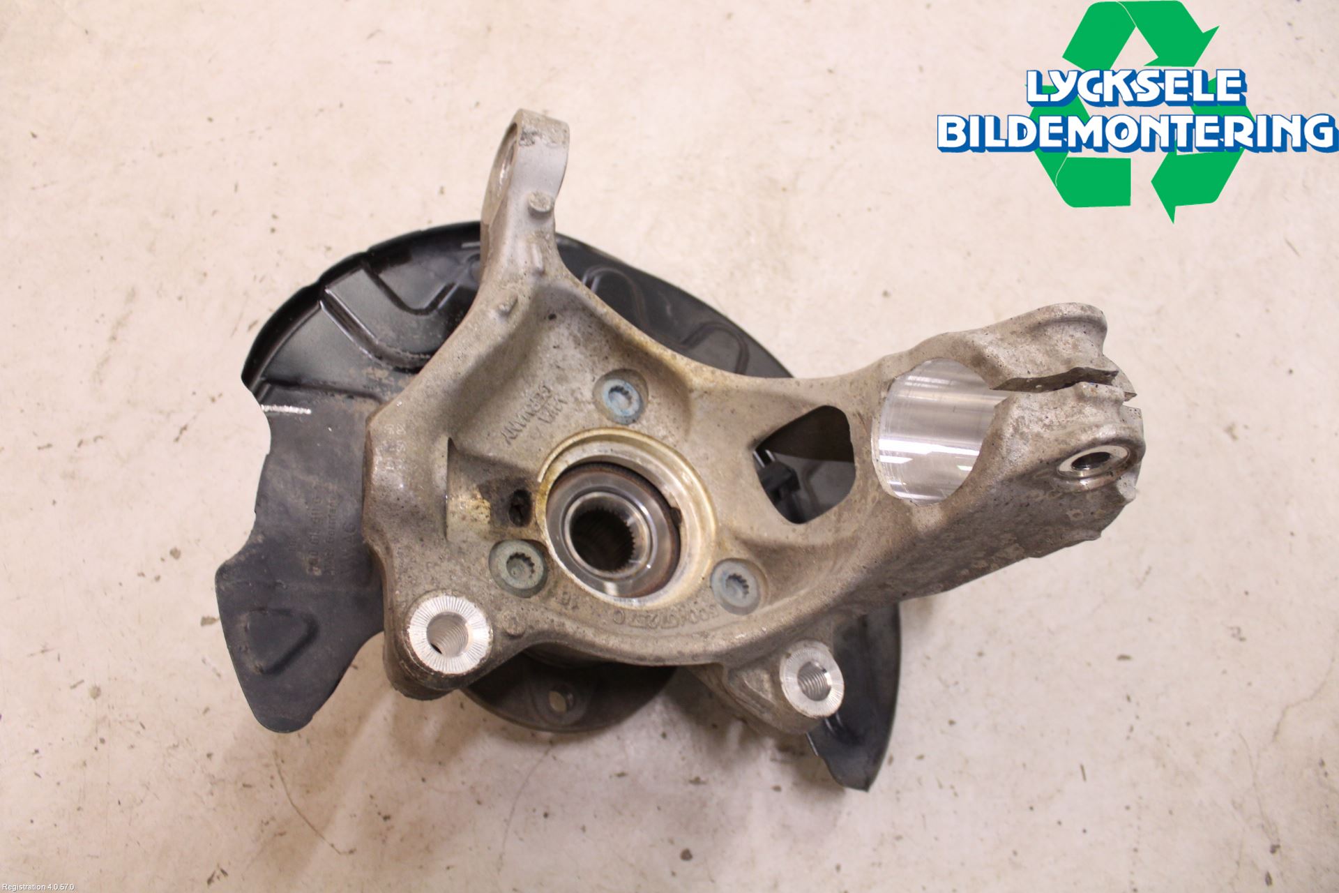 Skoda SUPERB 16-24 Styrspindel Lagerhus Vä