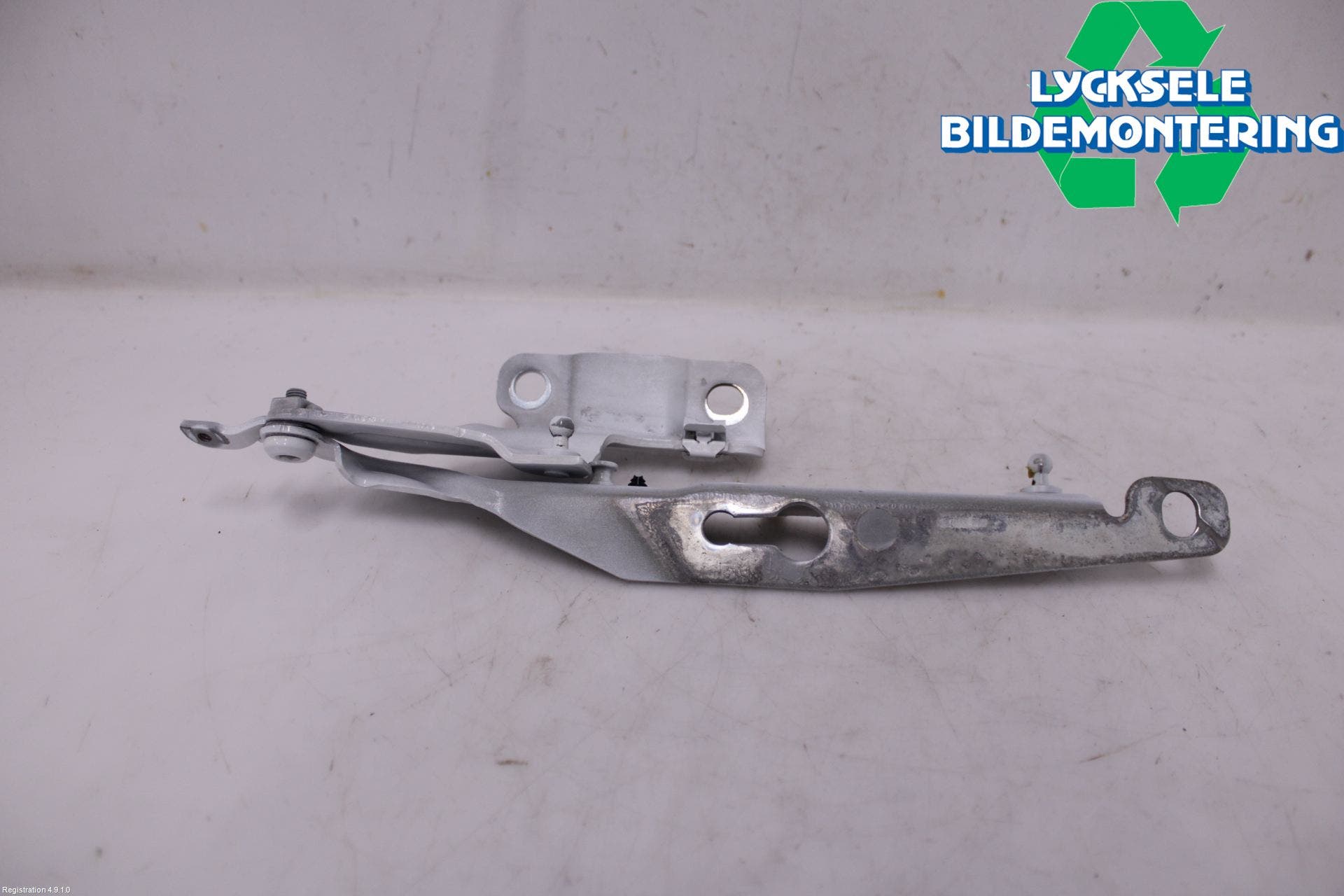 Volvo XC60 14-17 Huvgångjärn