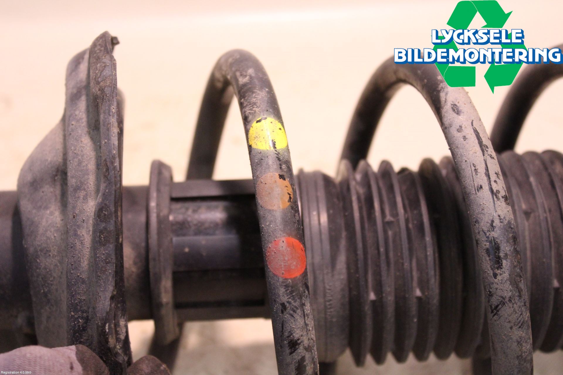 Skoda KAROQ 18- Fjäderben Fram Höger