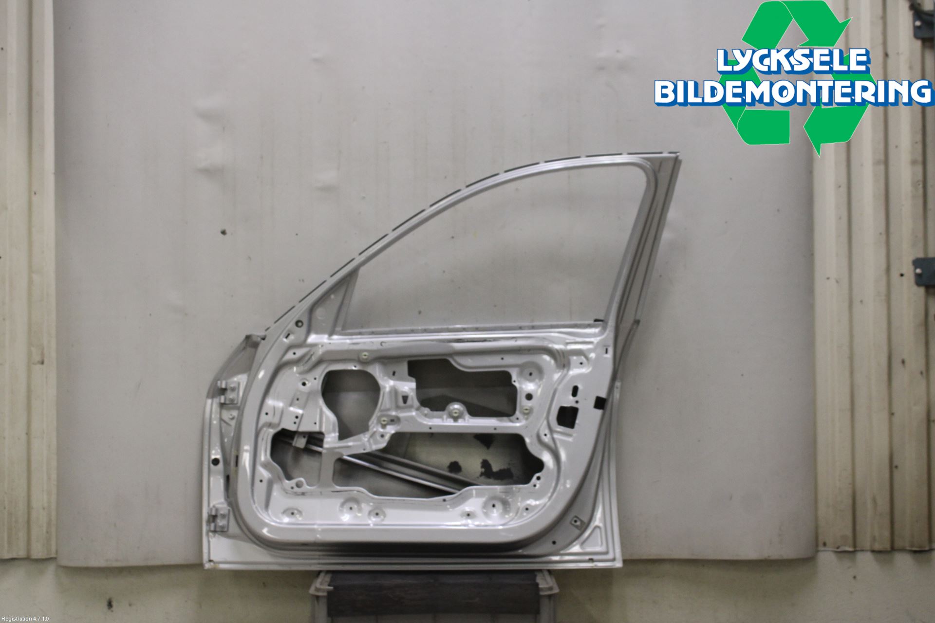 BMW 3 E90/91 SED/TOU 05-12 Dörr Fram Höger