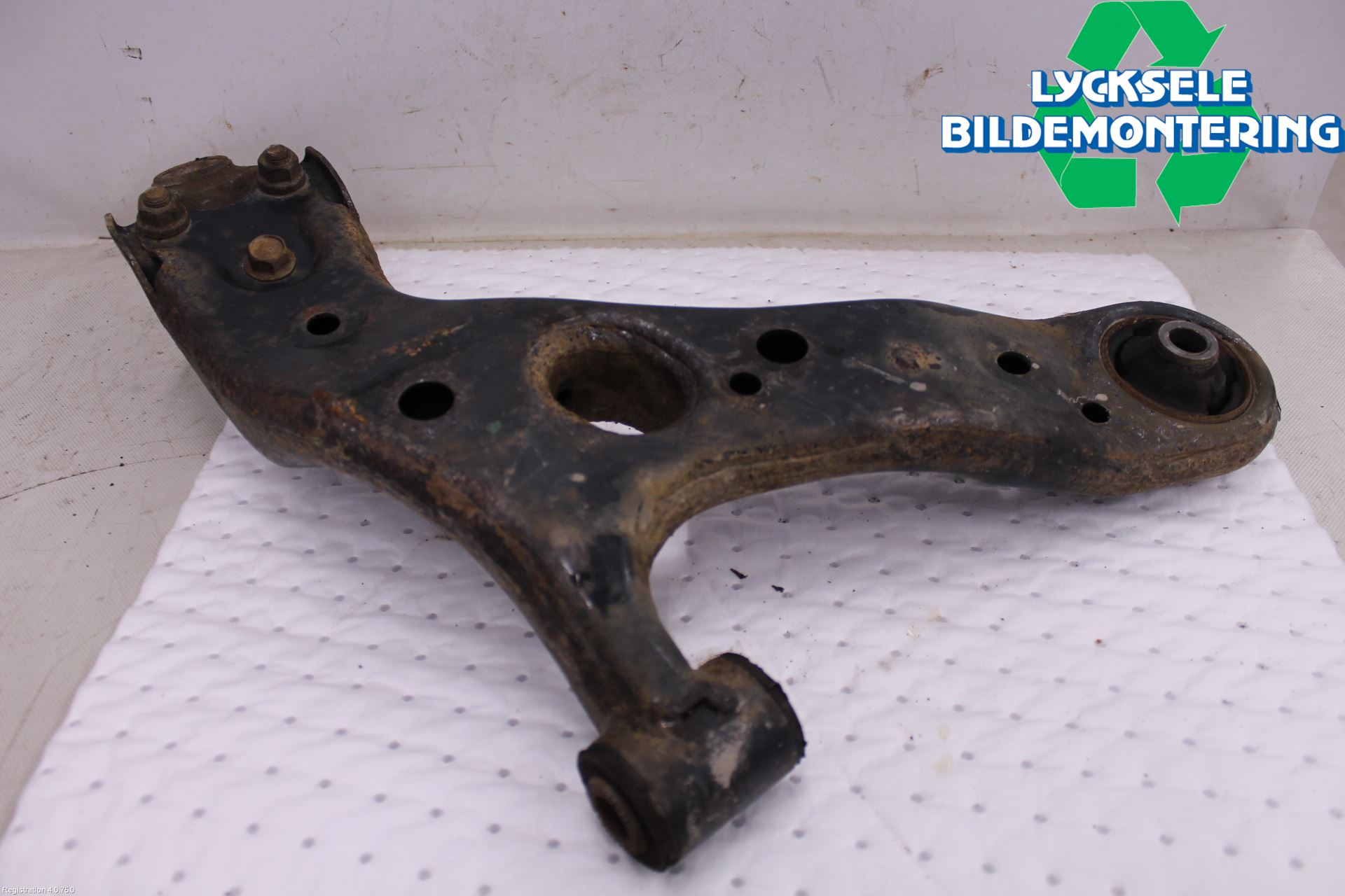 Toyota AURIS 13-19 Bärarm Fram Undre Vä