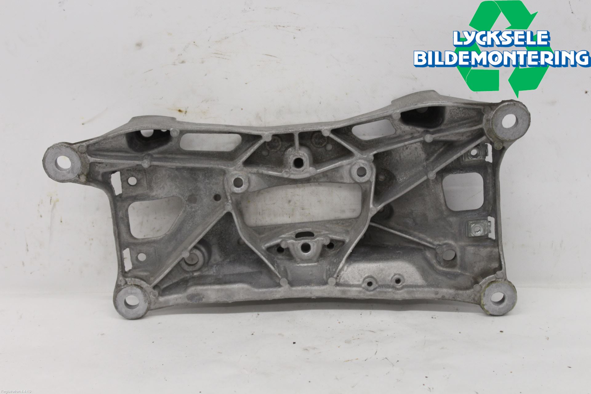 Audi A4/S4 B9 20- Växellådsbalk