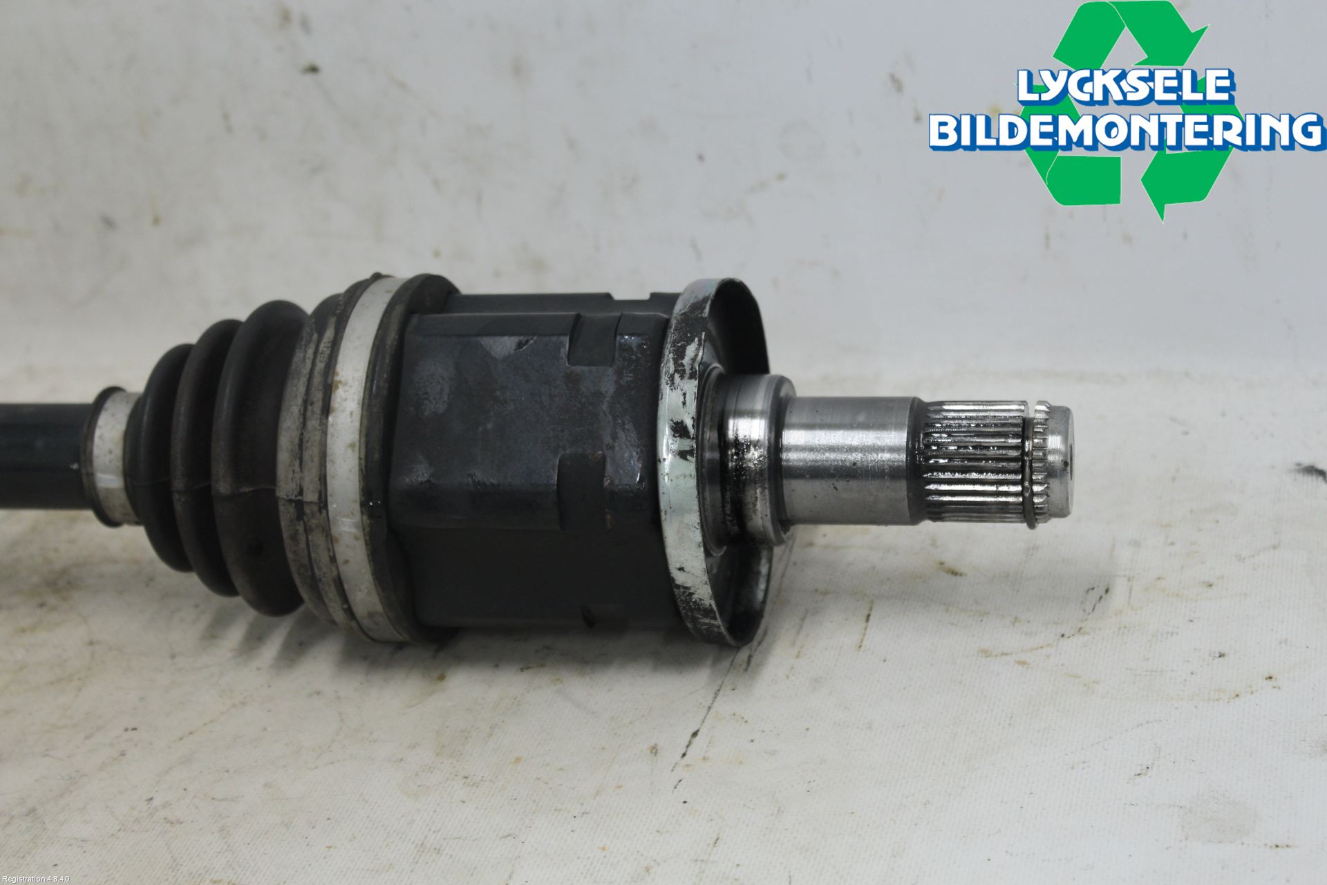 Toyota HILUX 16- Drivaxel Fram Höger