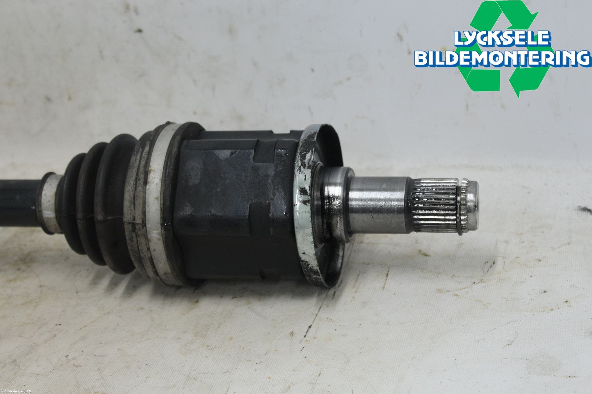 Toyota HILUX 16- Drivaxel Fram Höger