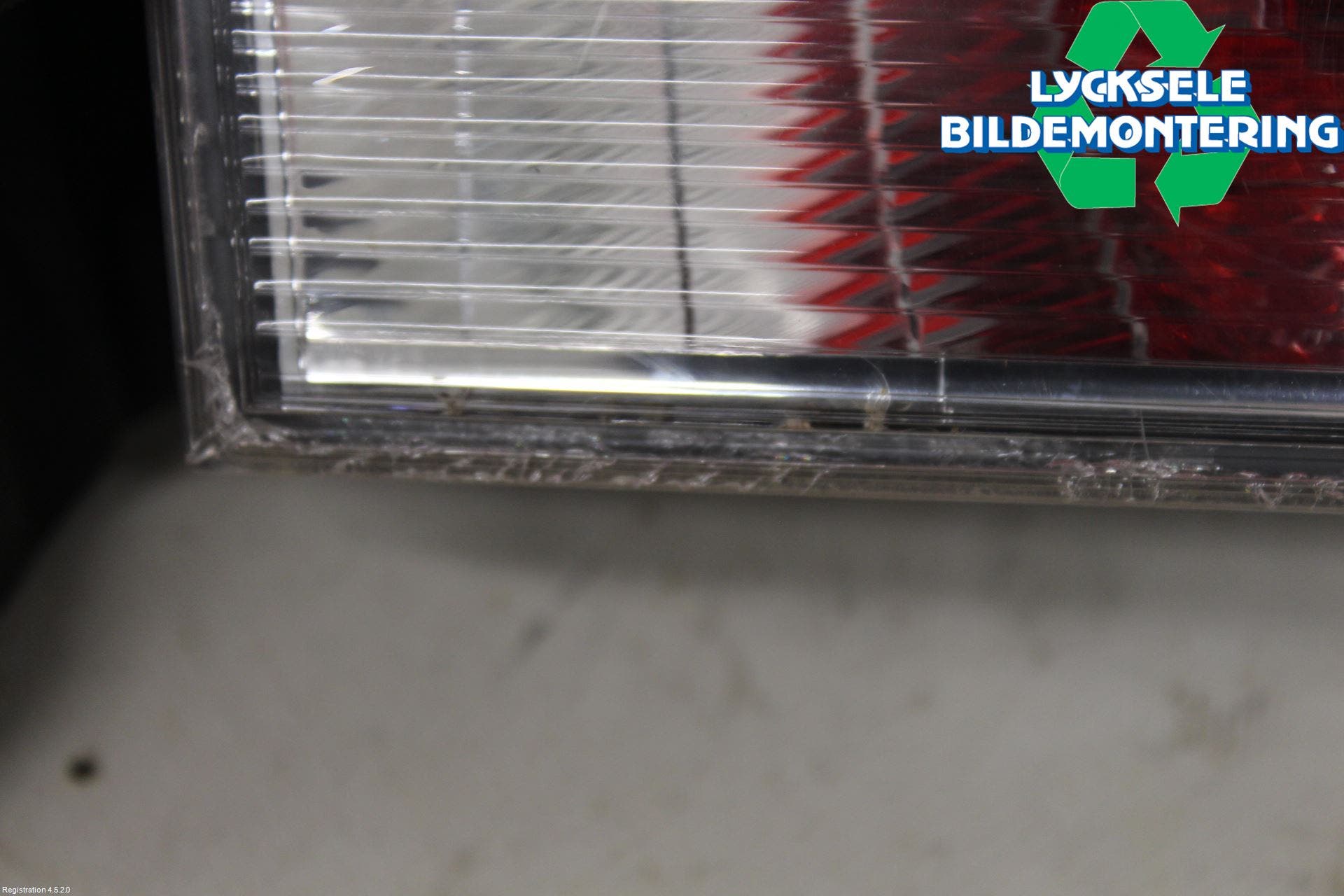 Toyota AVENSIS 09-15 Bakljus Lucka Vä