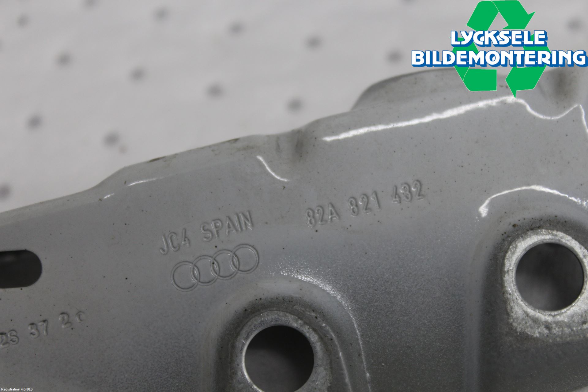 Audi A1 19- Skärmfäste Fram Hö