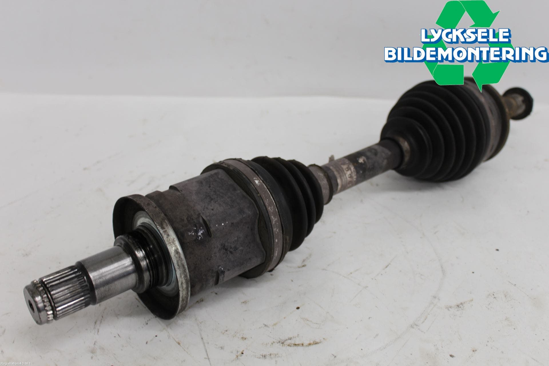 Toyota HILUX 16- Drivaxel Fram Höger