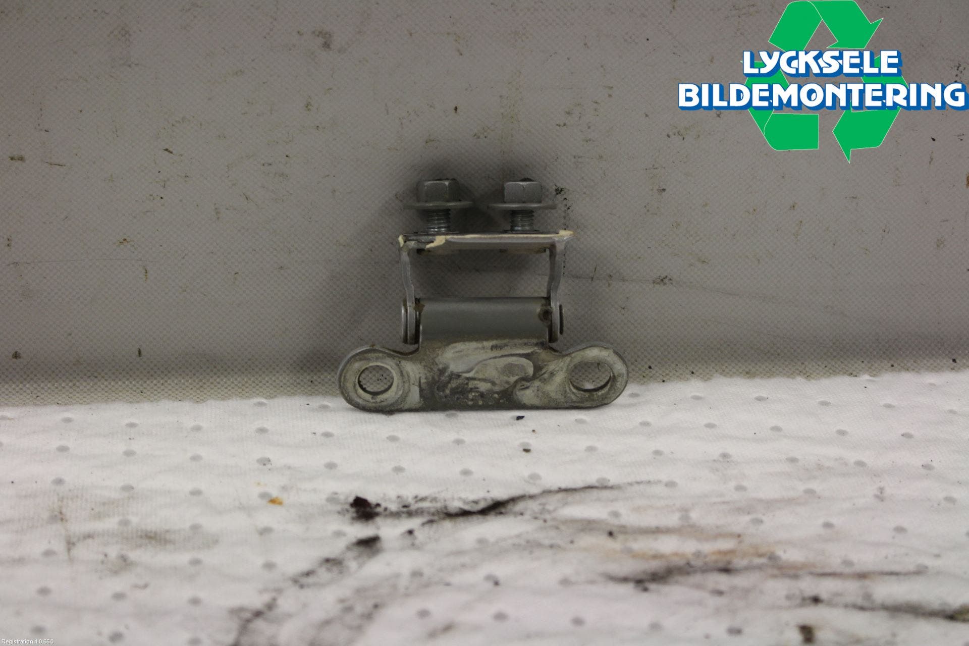 Toyota AURIS 13-19 Bakluckegångjärn Vä