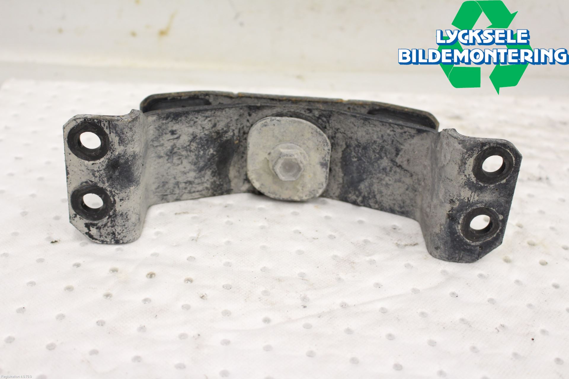 Toyota HILUX 16- Växellådsfäste