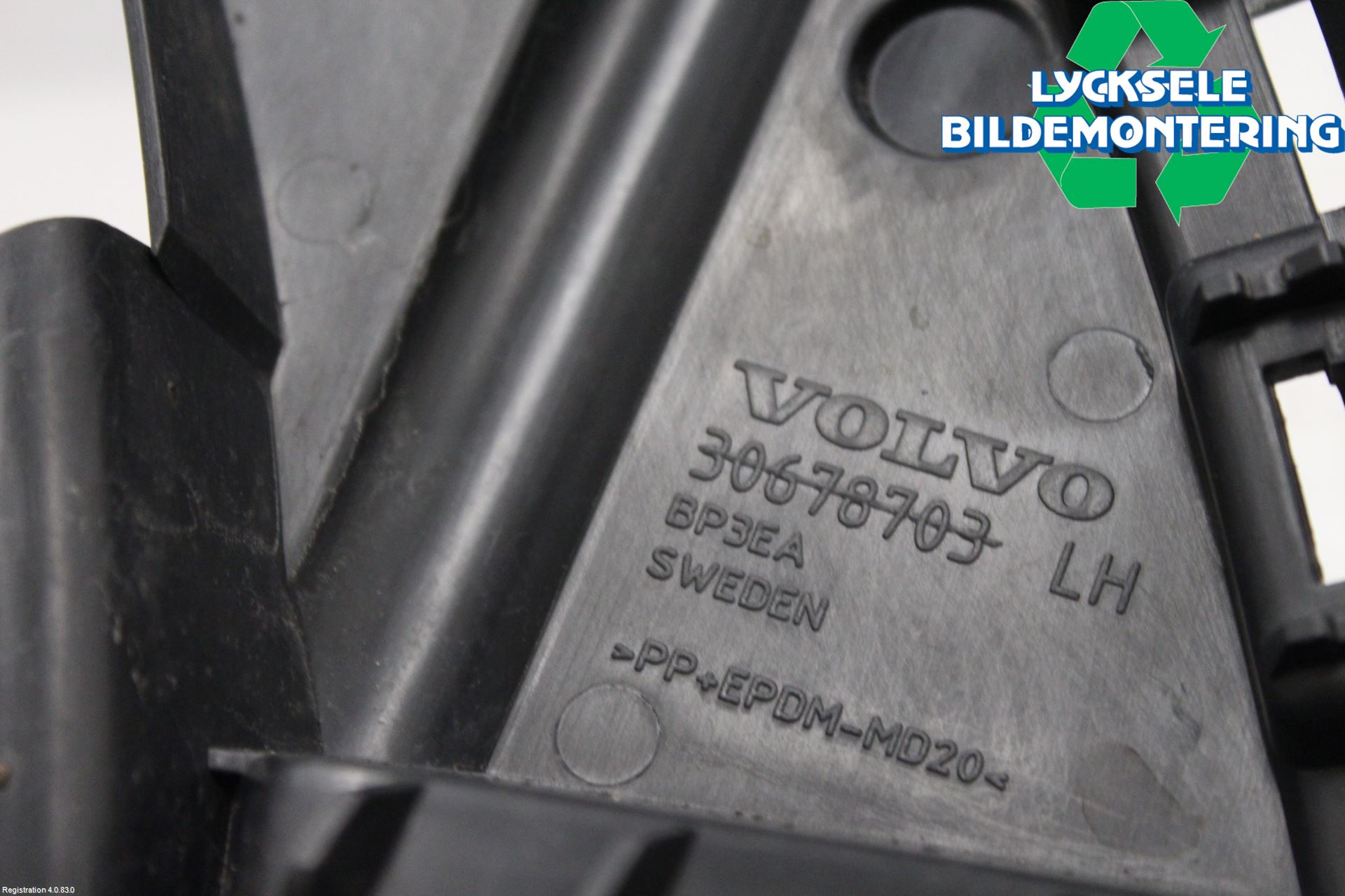 Volvo XC70 14-16 Stötfångarfäste Bak Vä