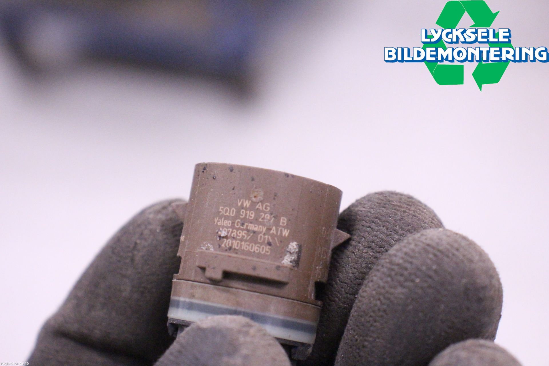 Skoda SUPERB 16-24 Parkeringshjälp Frontsensor