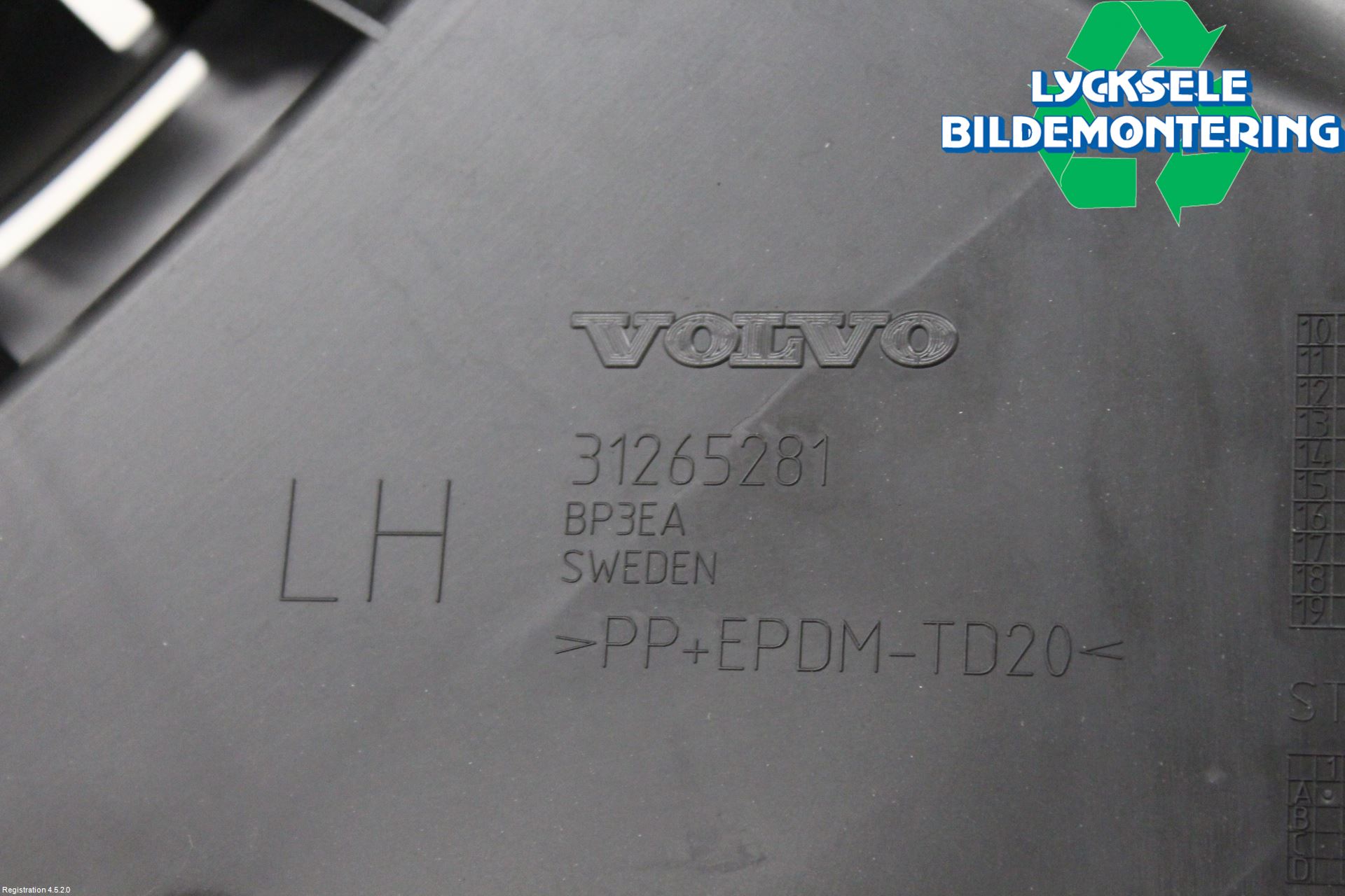 Volvo V60 11-13 Stötfångarfäste Bak Vä