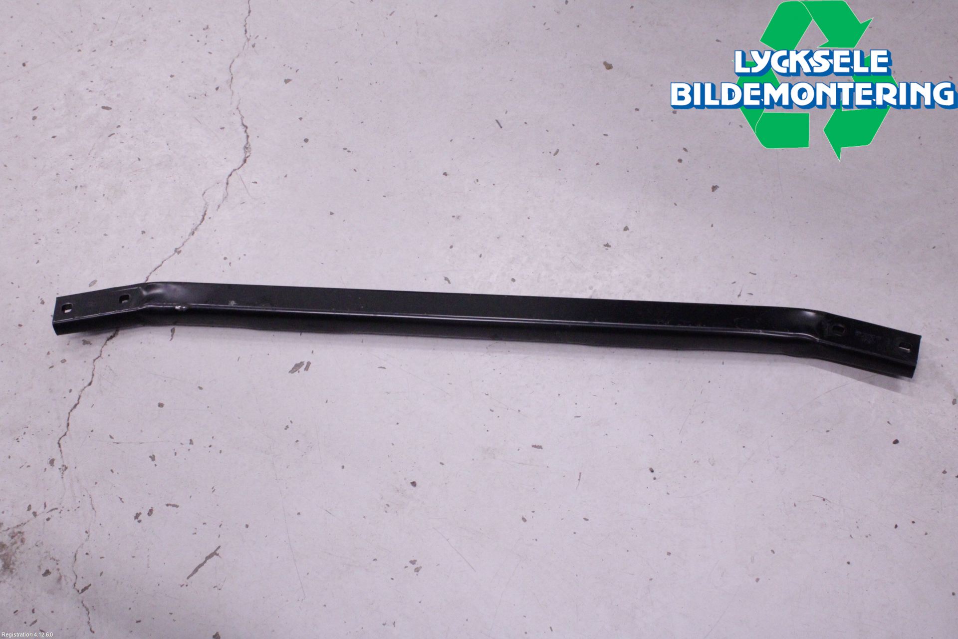BMW 5 F10/F11/F18 09-17 Front Huvlåsplåt-Balk