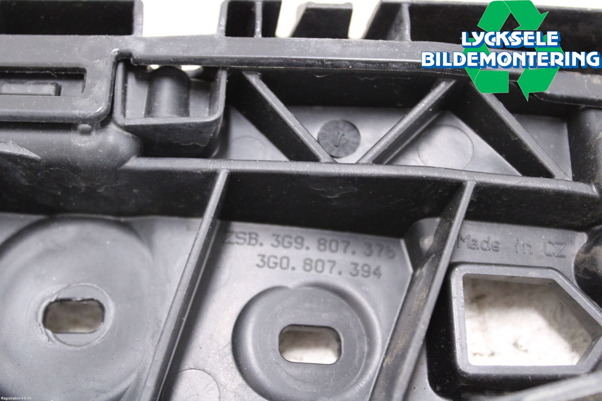 Volkswagen VW PASSAT 15-19 Stötfångarfäste Bak Hö