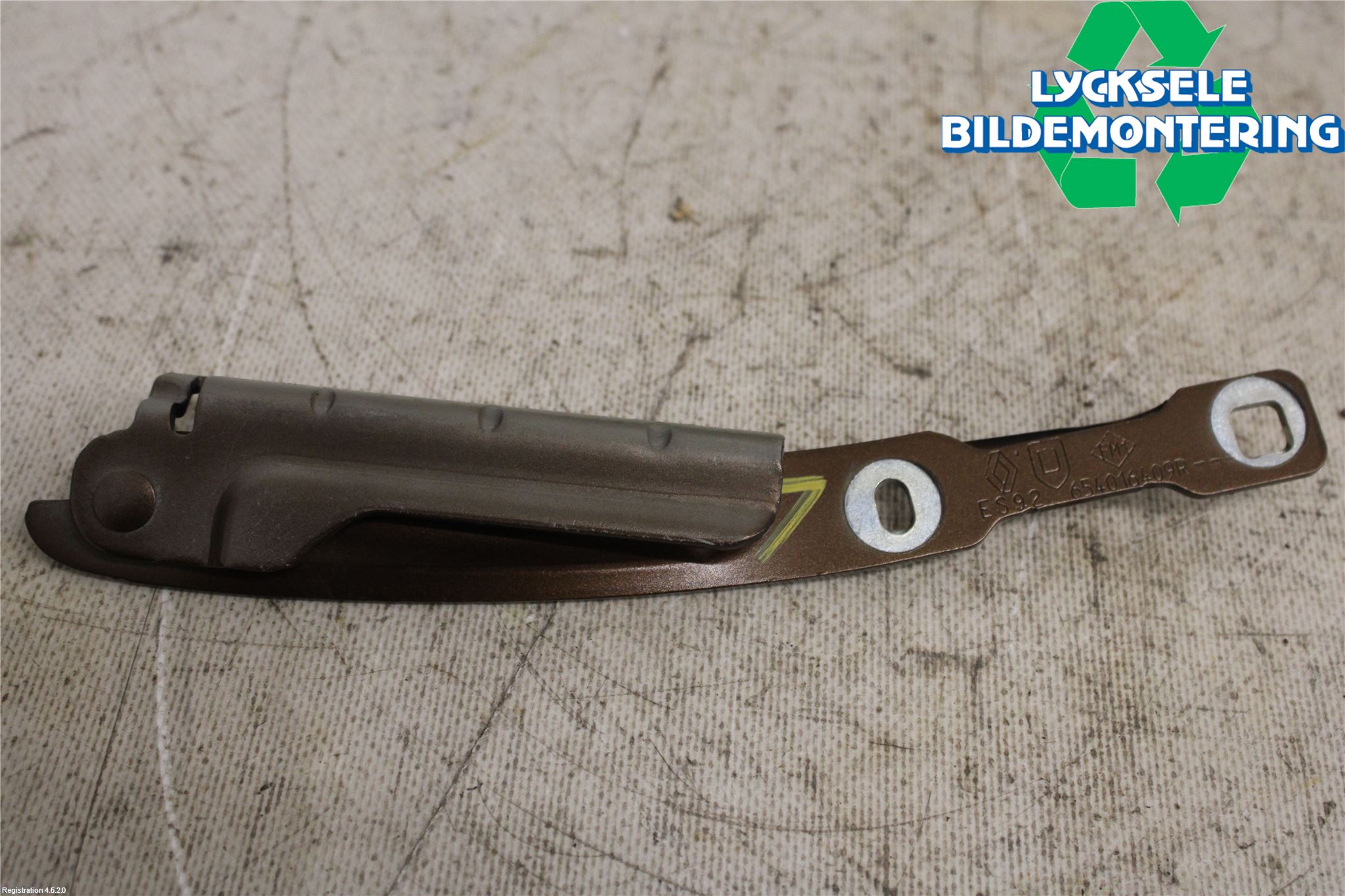 Dacia DUSTER 10-17 Huvgångjärn