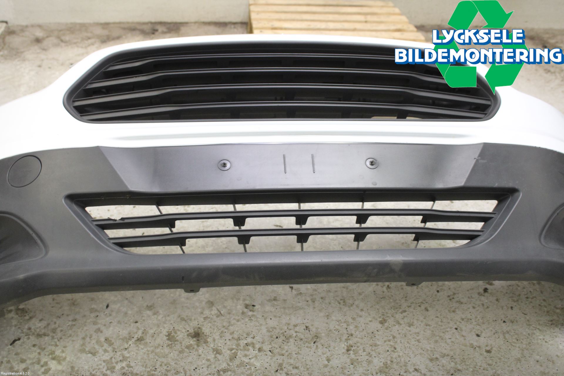 Ford TRANSIT/TOURNEO COURIER 13-23 Stötfångarbeklädnad Fram