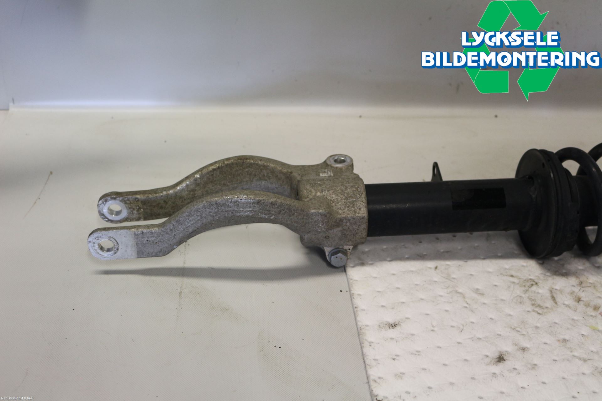 BMW 5 G30/G31/F90 17-23 Fjäderben Fram Höger