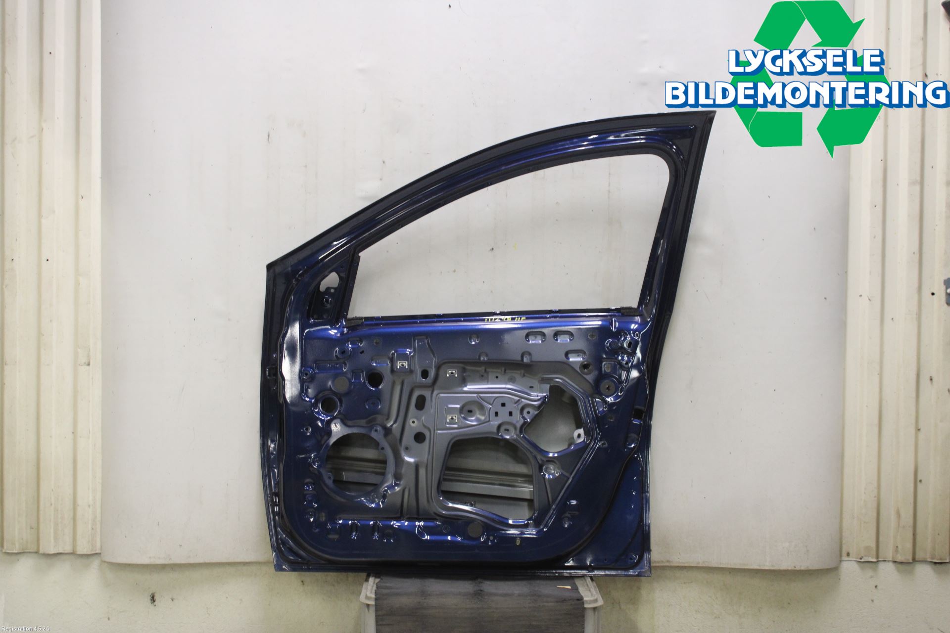 Dacia DUSTER 10-17 Dörr Fram Höger