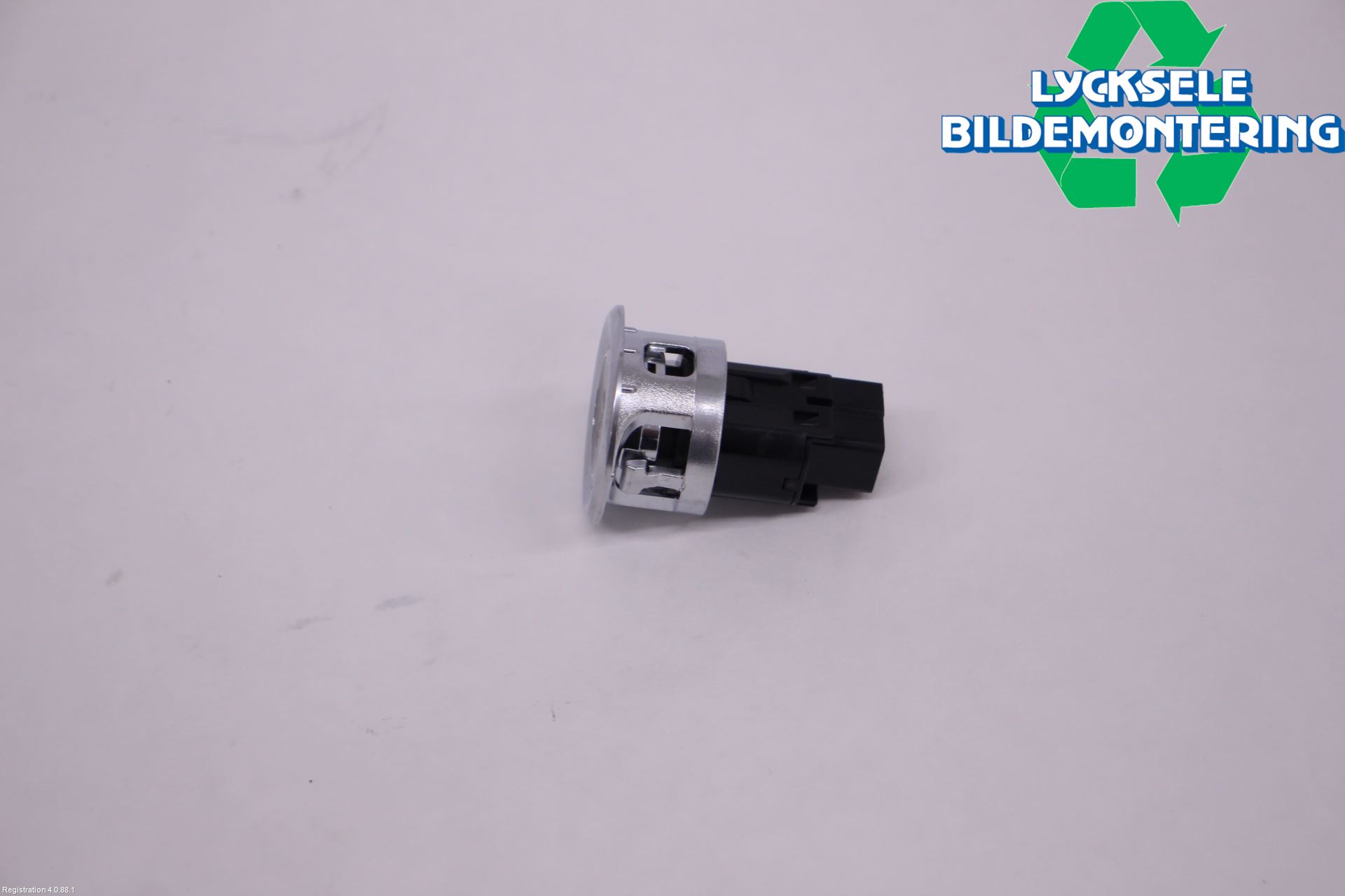 Ford KUGA/KUGA PHEZ/FHEV 20- Strömställare Dragkrok