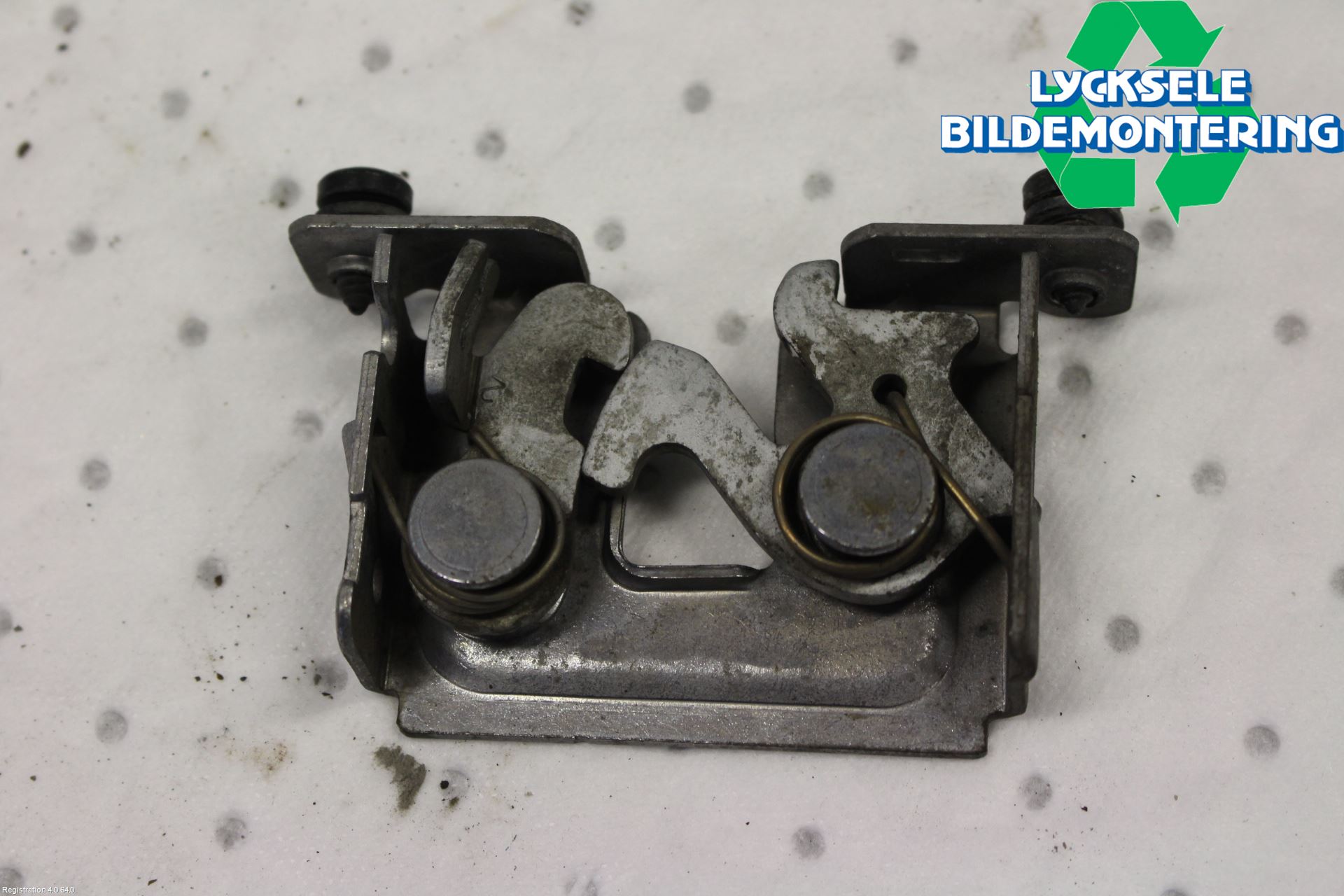 BMW X3 E83     03-10 Huvlås