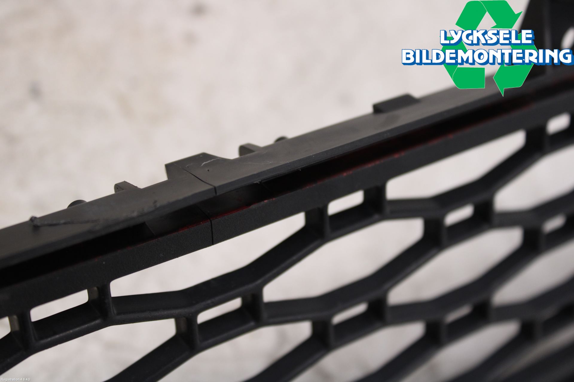 Volvo XC60 09-13 Grilldel Mitt