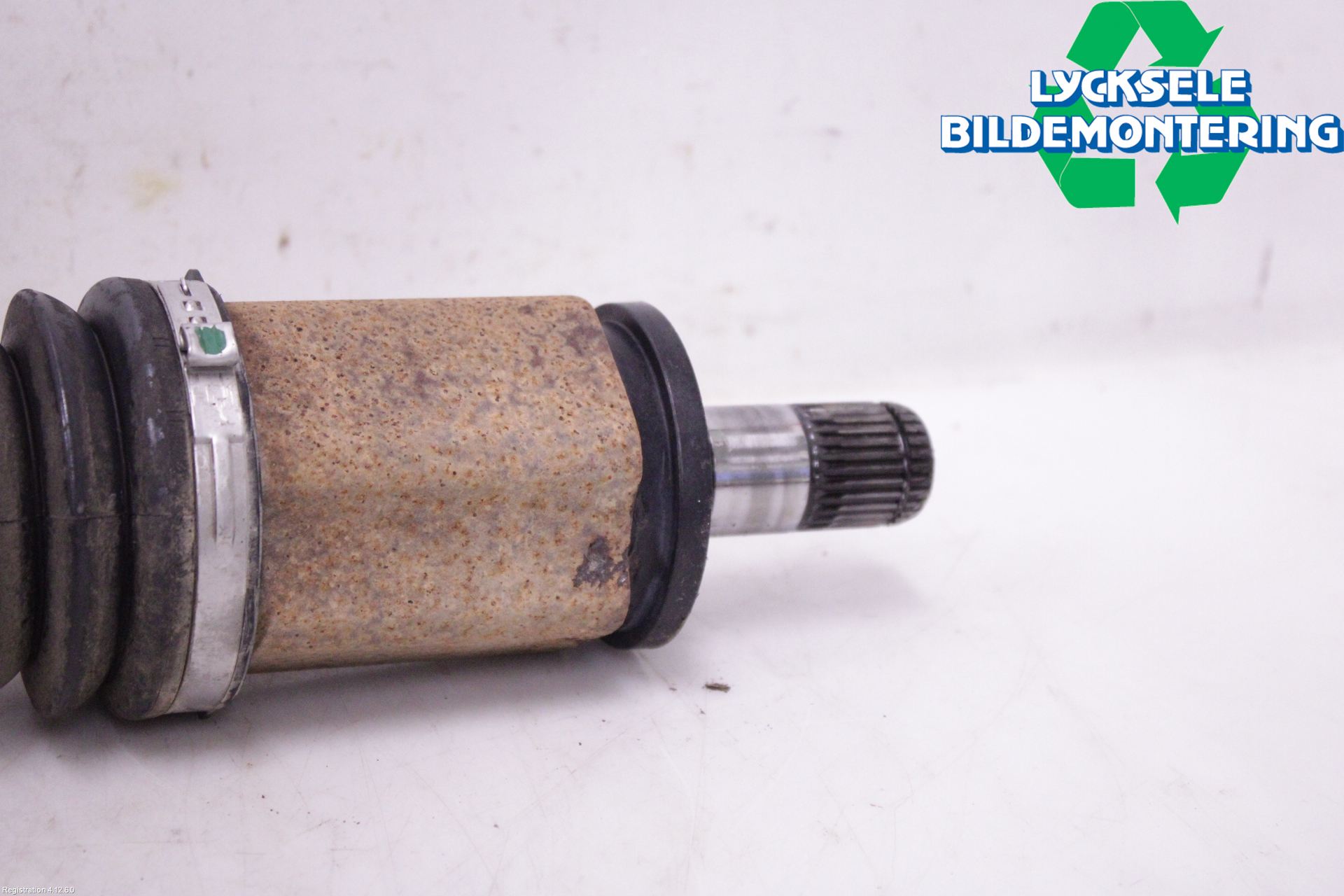 BMW 3 F30/F31/F80 12-19 Drivaxel Fram Vänster