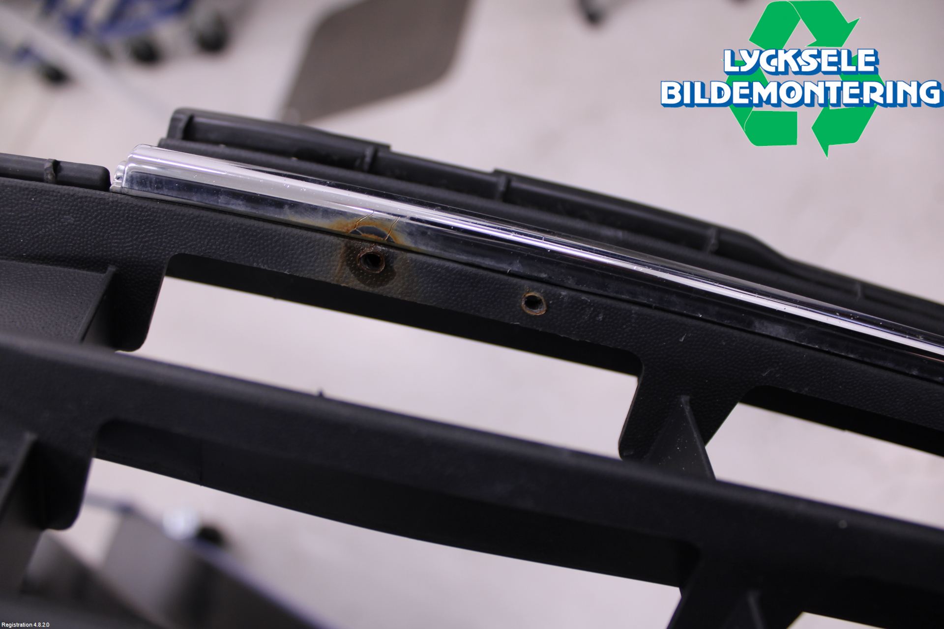 Volkswagen VW GOLF / E-GOLF VII 13-20 Grilldel Mitt