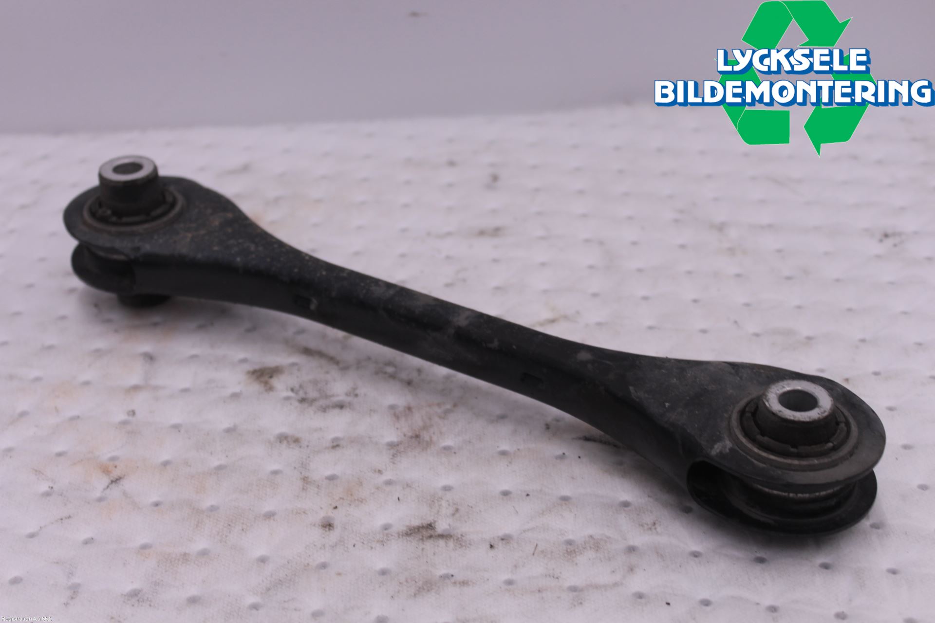 Skoda SUPERB 16-24 Bärarm Bak Höger