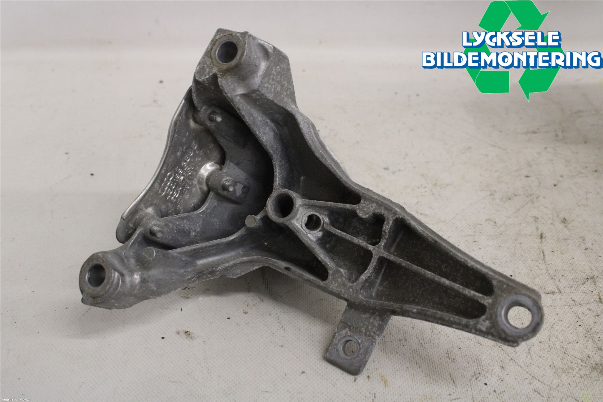 Audi A6 ALLROAD 12-18 Motorfäste