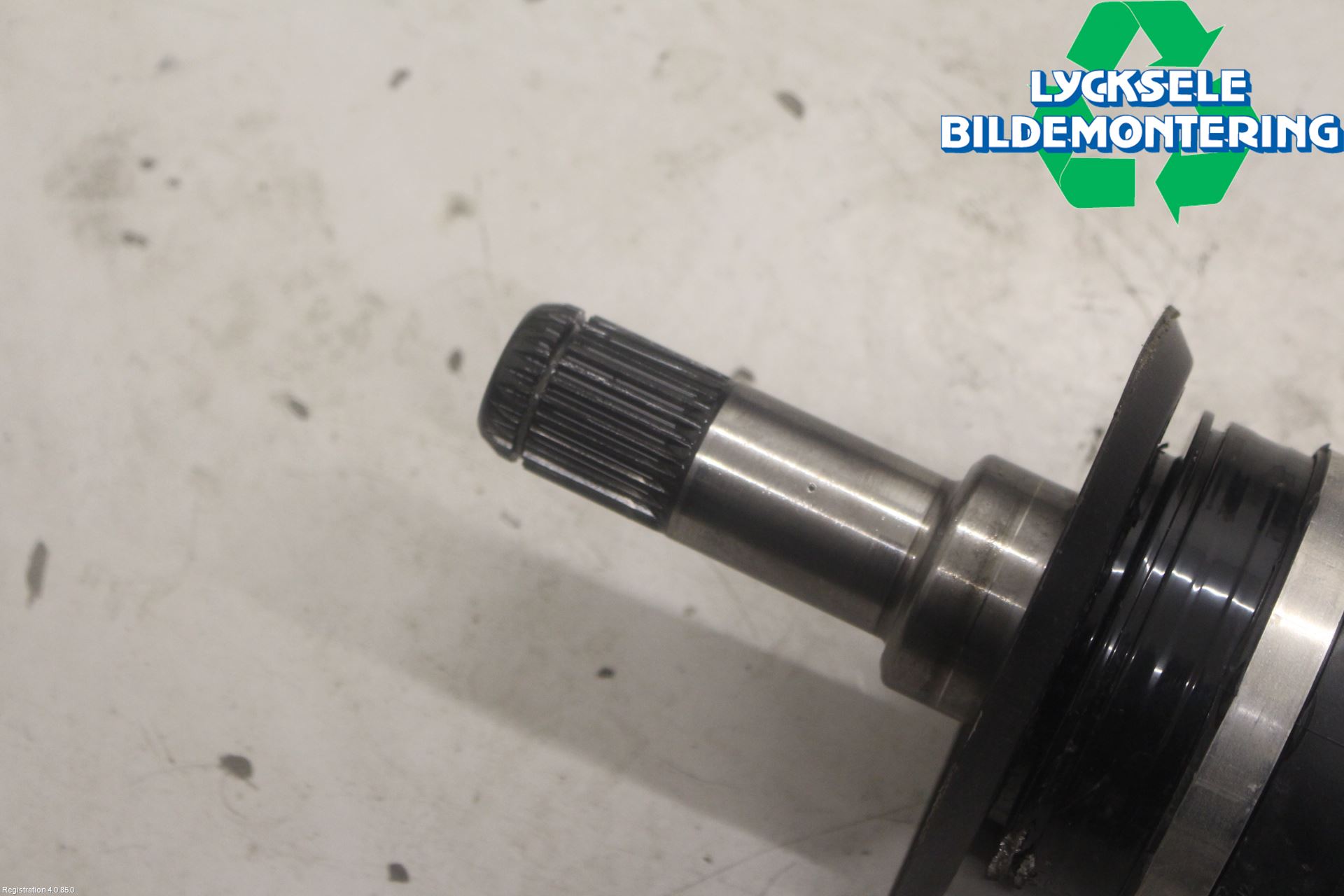 BMW 5 G30/G31/F90 17-23 Drivaxel Bak Vänster