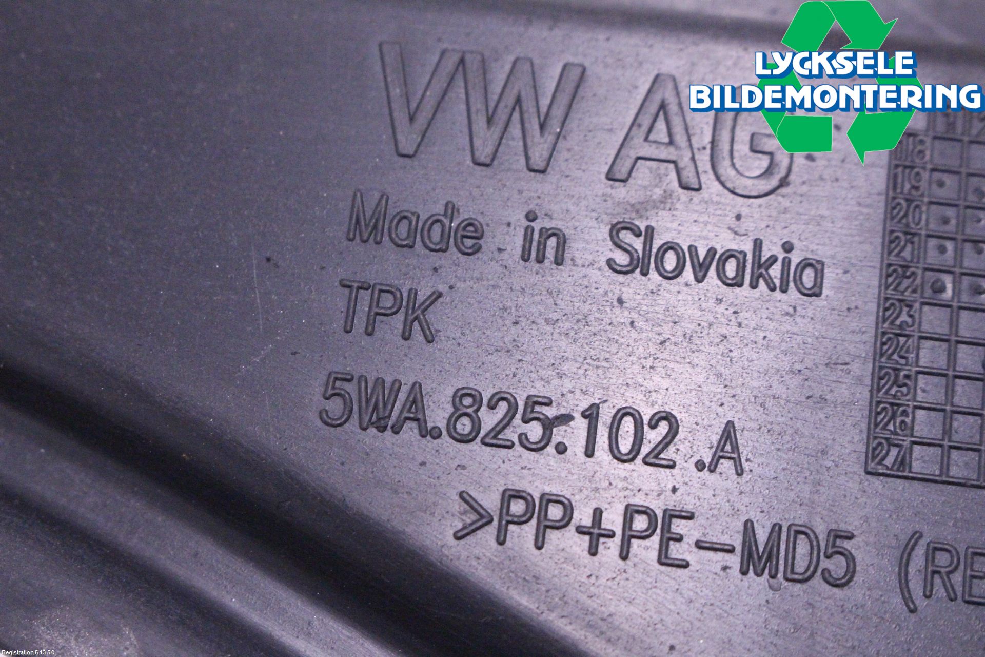 Volkswagen VW GOLF / E-GOLF VIII 20- Hasplåt Plåt-Plast