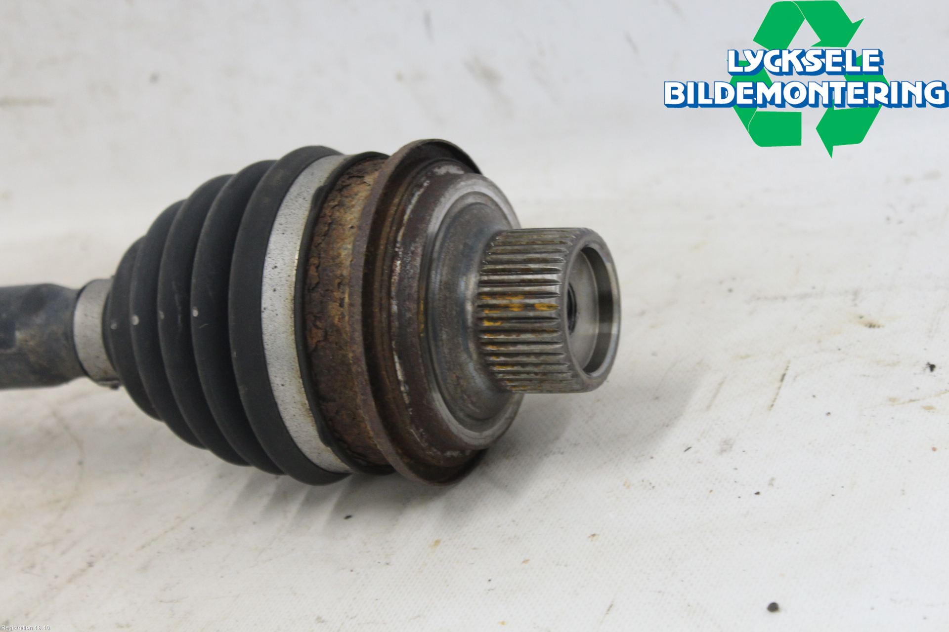 Audi A4/S4 B9 16-19 Drivaxel Fram Höger