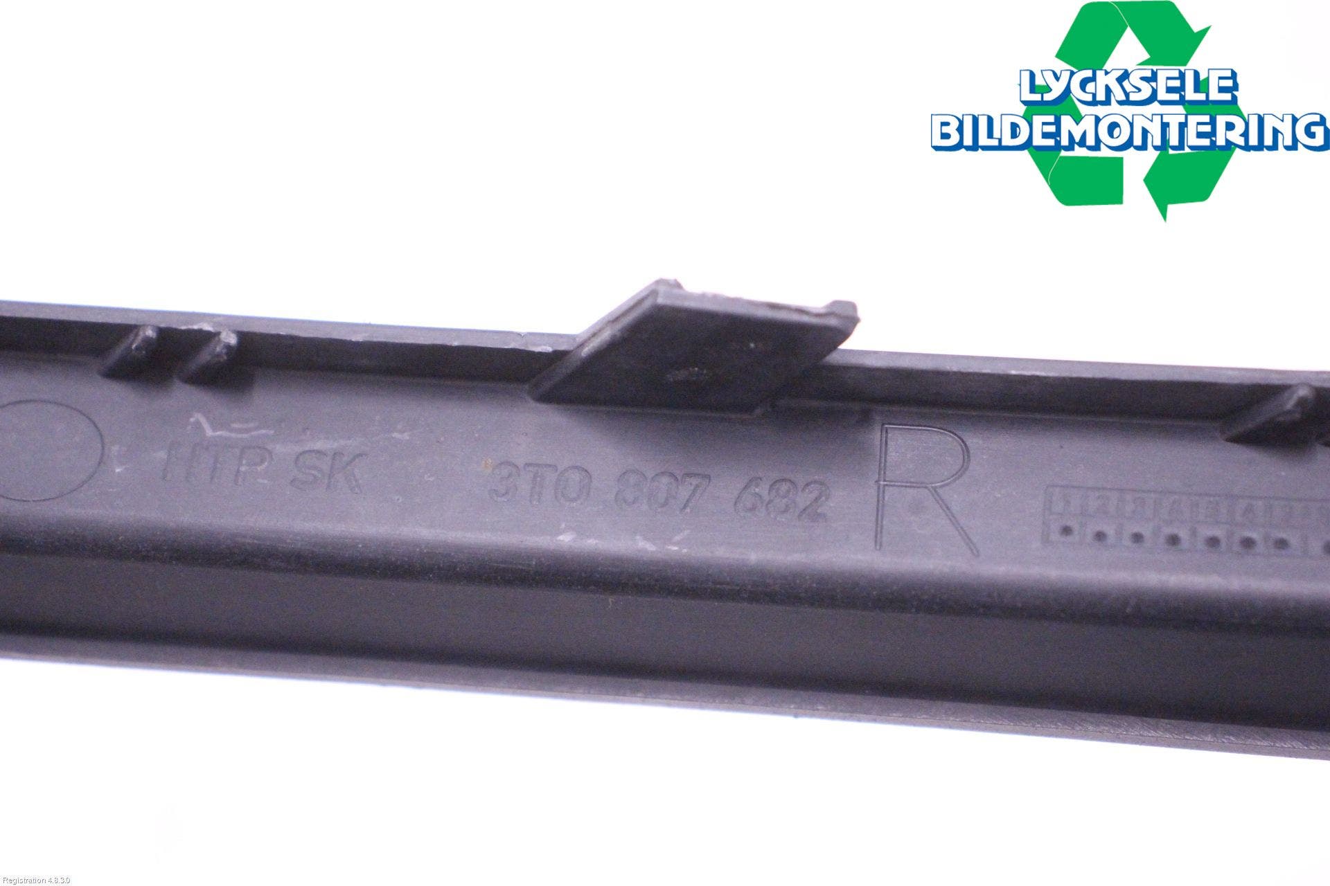 Skoda SUPERB 09-15 Dimljussarg Fram