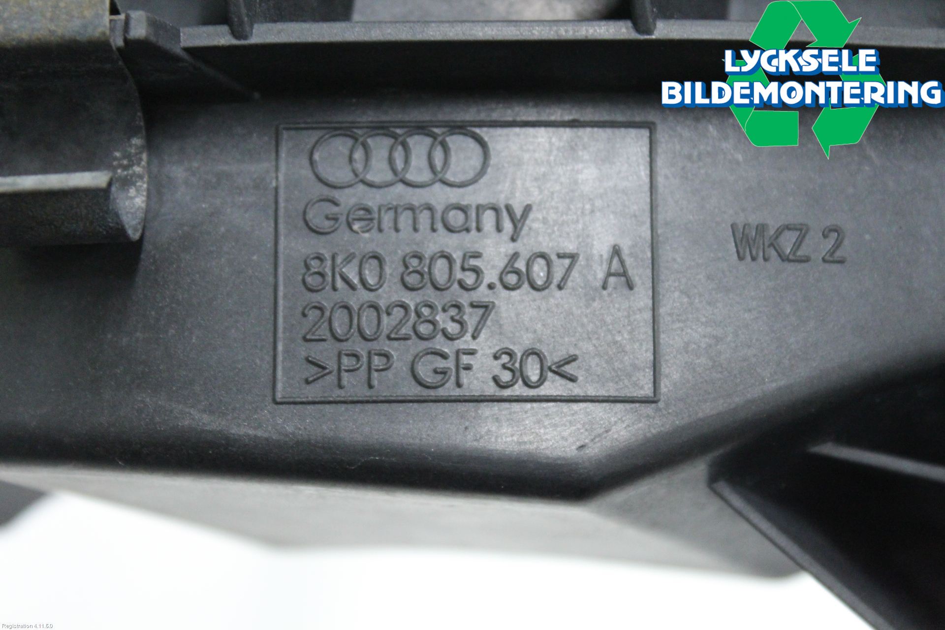 Audi A4/S4 08-11 Strålkastarsarg Vänster