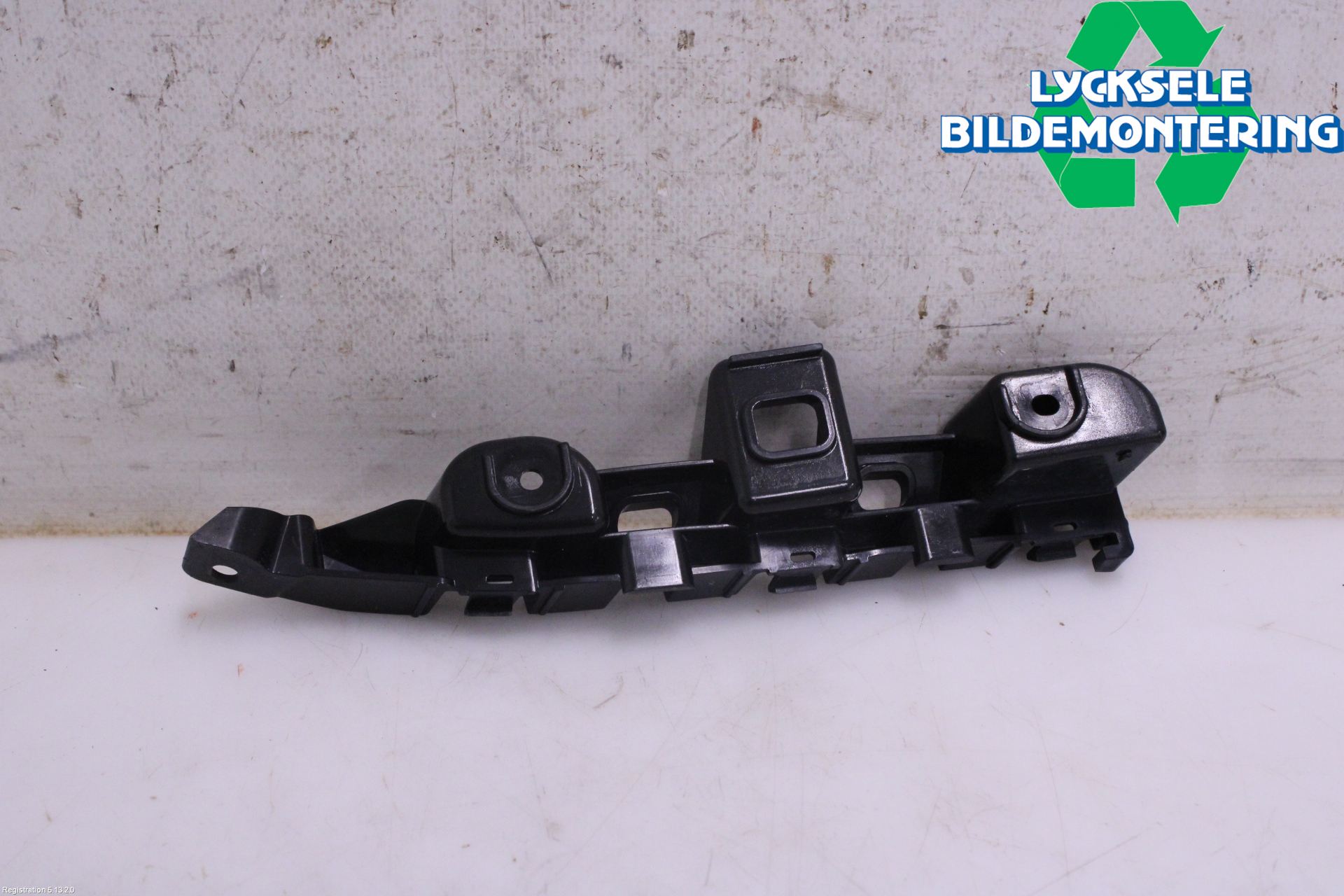 Volkswagen VW PASSAT 11-14 Stötfångarfäste Fram Hö