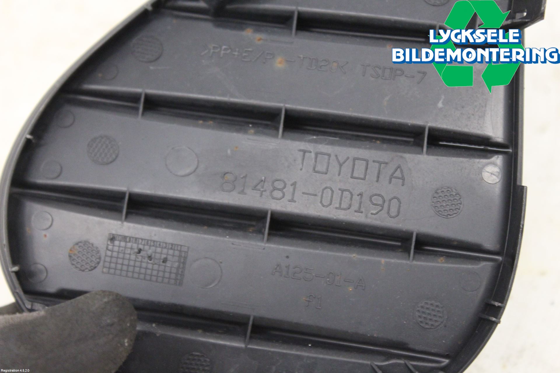 Toyota YARIS XP130 12-14 Dimljussarg Fram