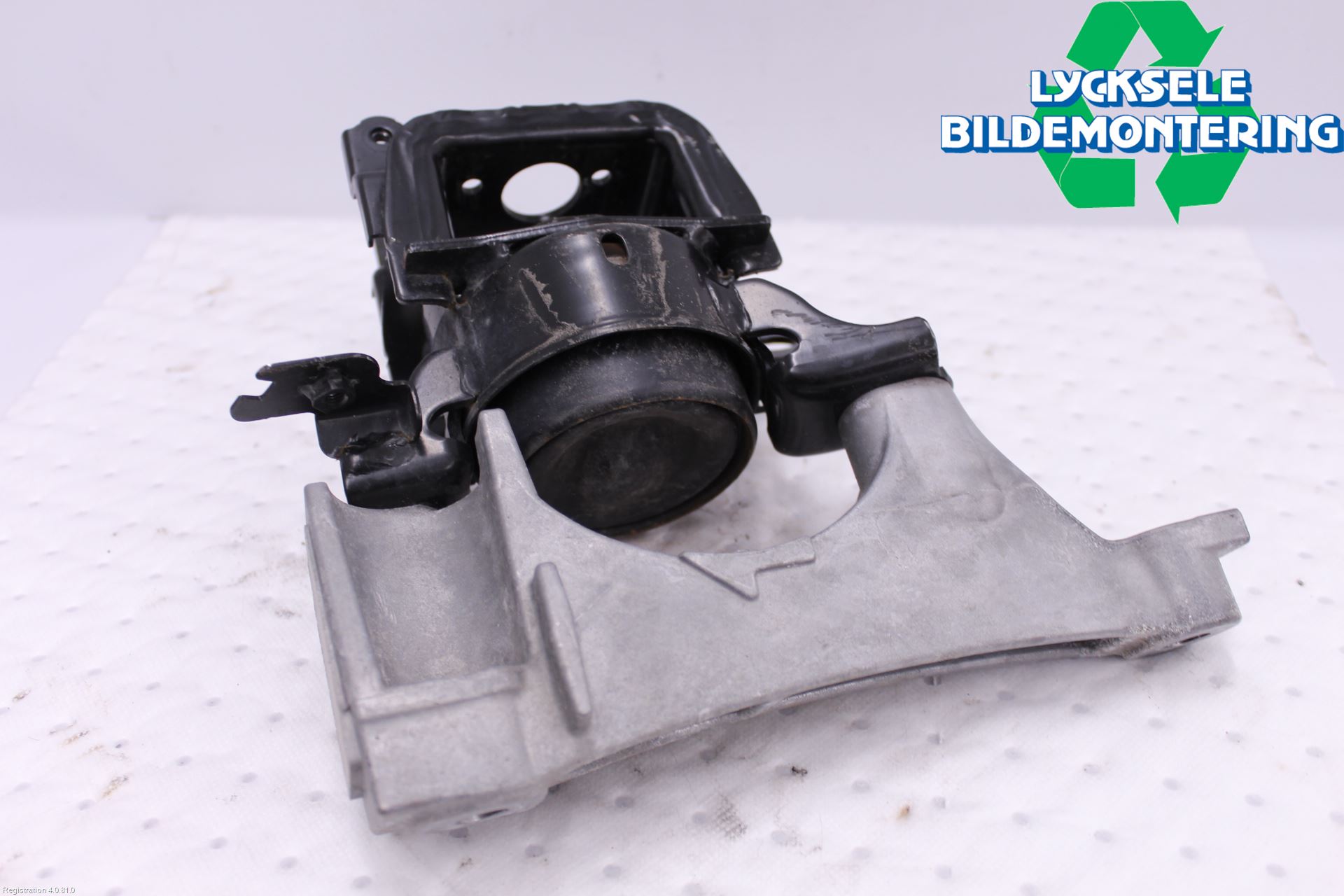 Toyota RAV4 19- Motorfäste