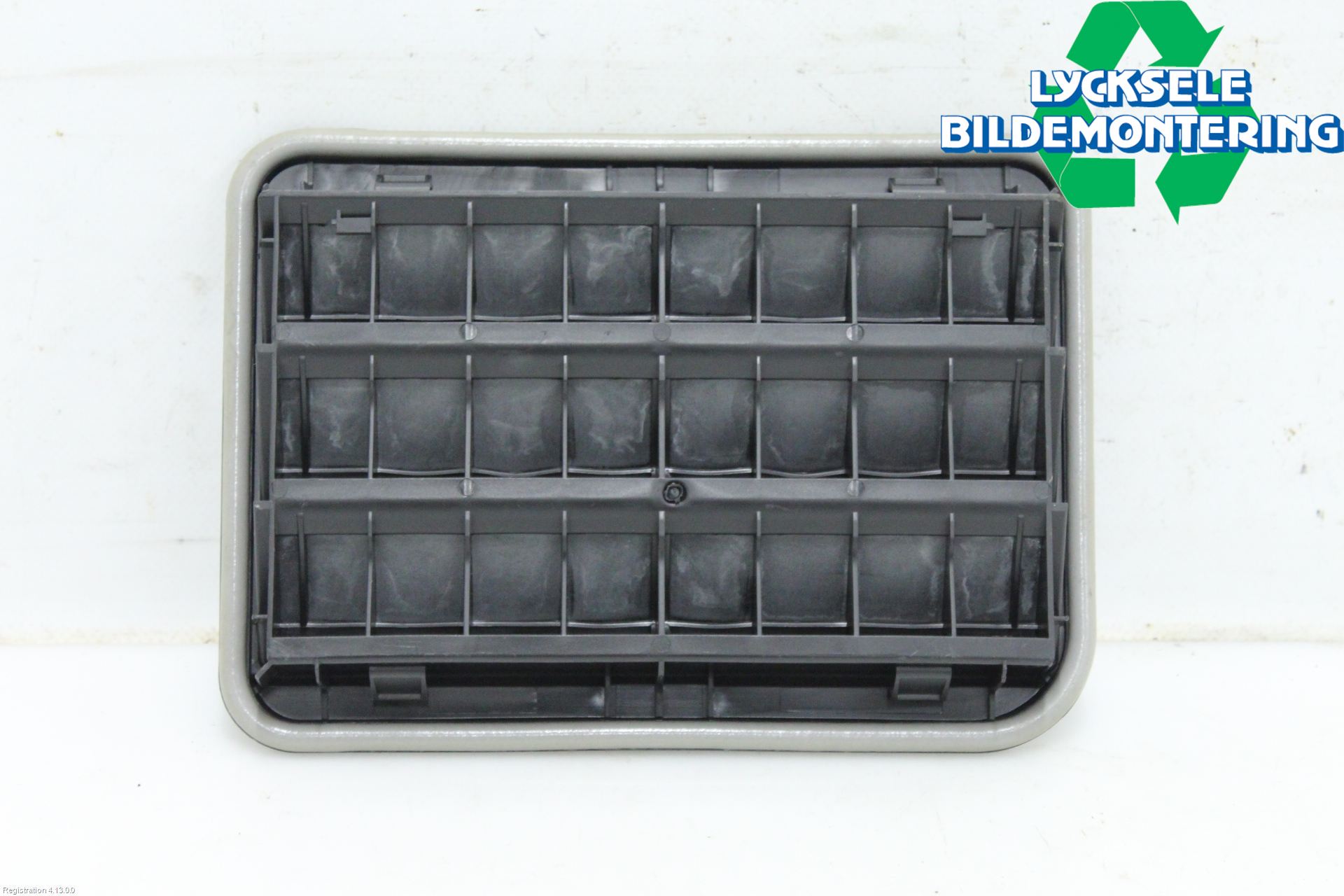 BMW 5 G30/G31/F90 17-23 Ventilationsutsläpp Bak