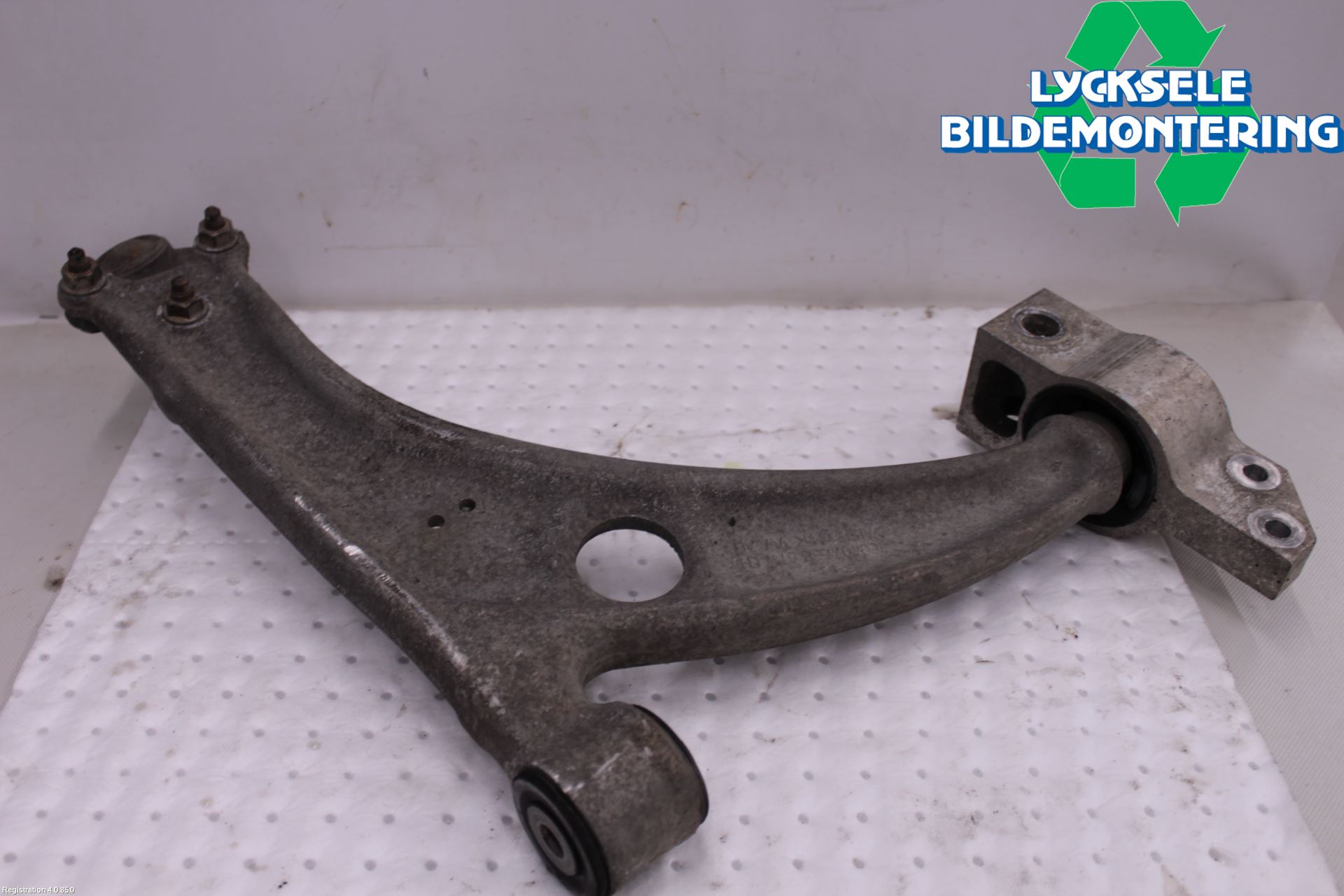 Volkswagen VW PASSAT 05-11 Bärarm Fram Undre Vä