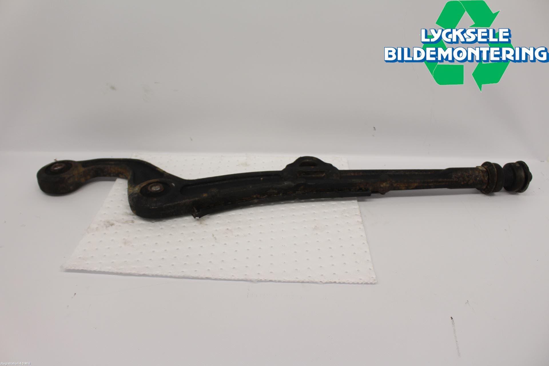 Nissan PATROL Bärarm Fram Undre Hö