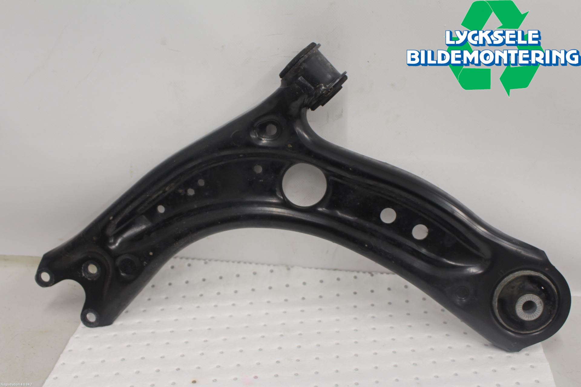 Audi A3/S3 8Y 21- Bärarm Fram Undre Vä