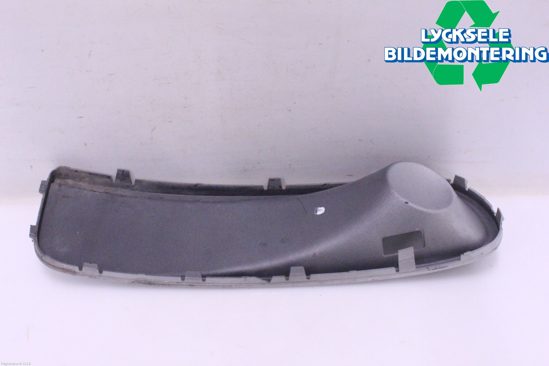 Volkswagen VW TRANSP/CARAVELLE (T5) 04-15 Grilldel Vänster
