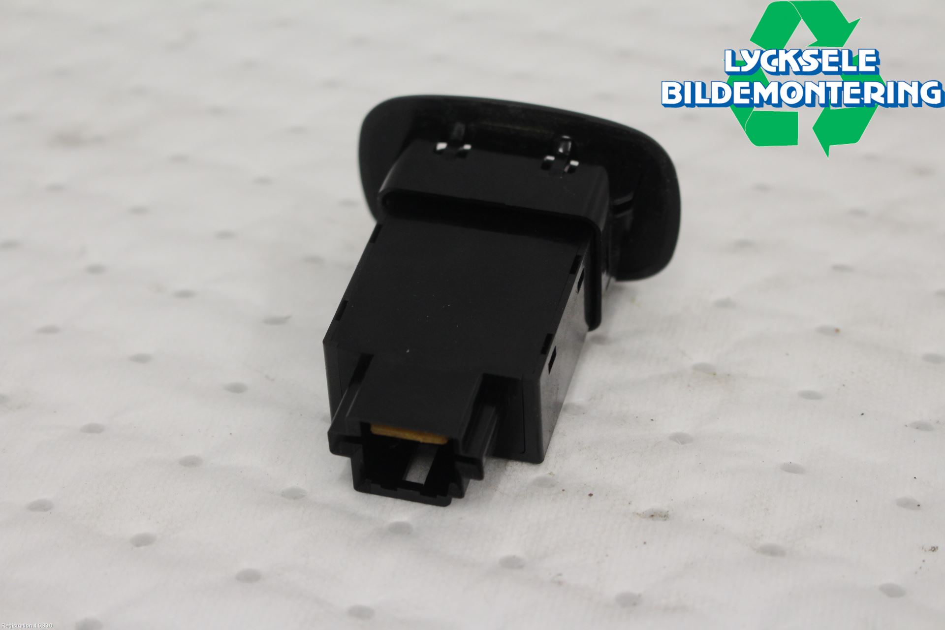 Mitsubishi OUTLANDER 13-21 Strömställare Baklucka