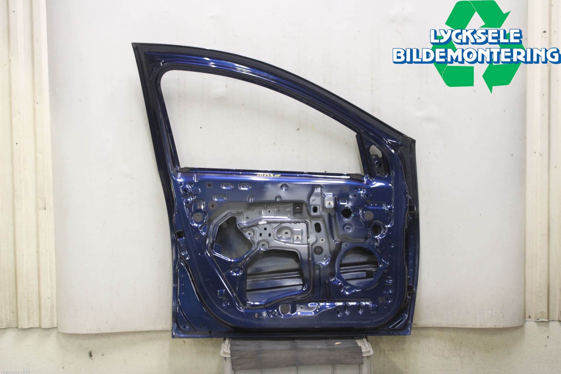 Dacia DUSTER 10-17 Dörr Fram Vänster