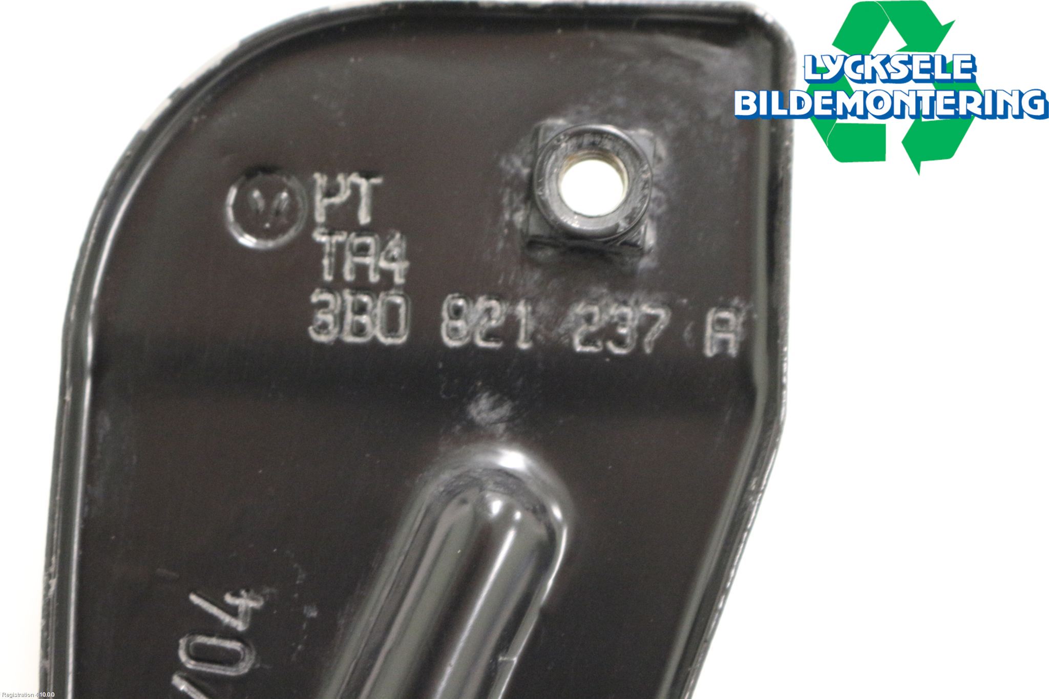 Volkswagen VW PASSAT 01-05 Skärmfäste Fram Vä