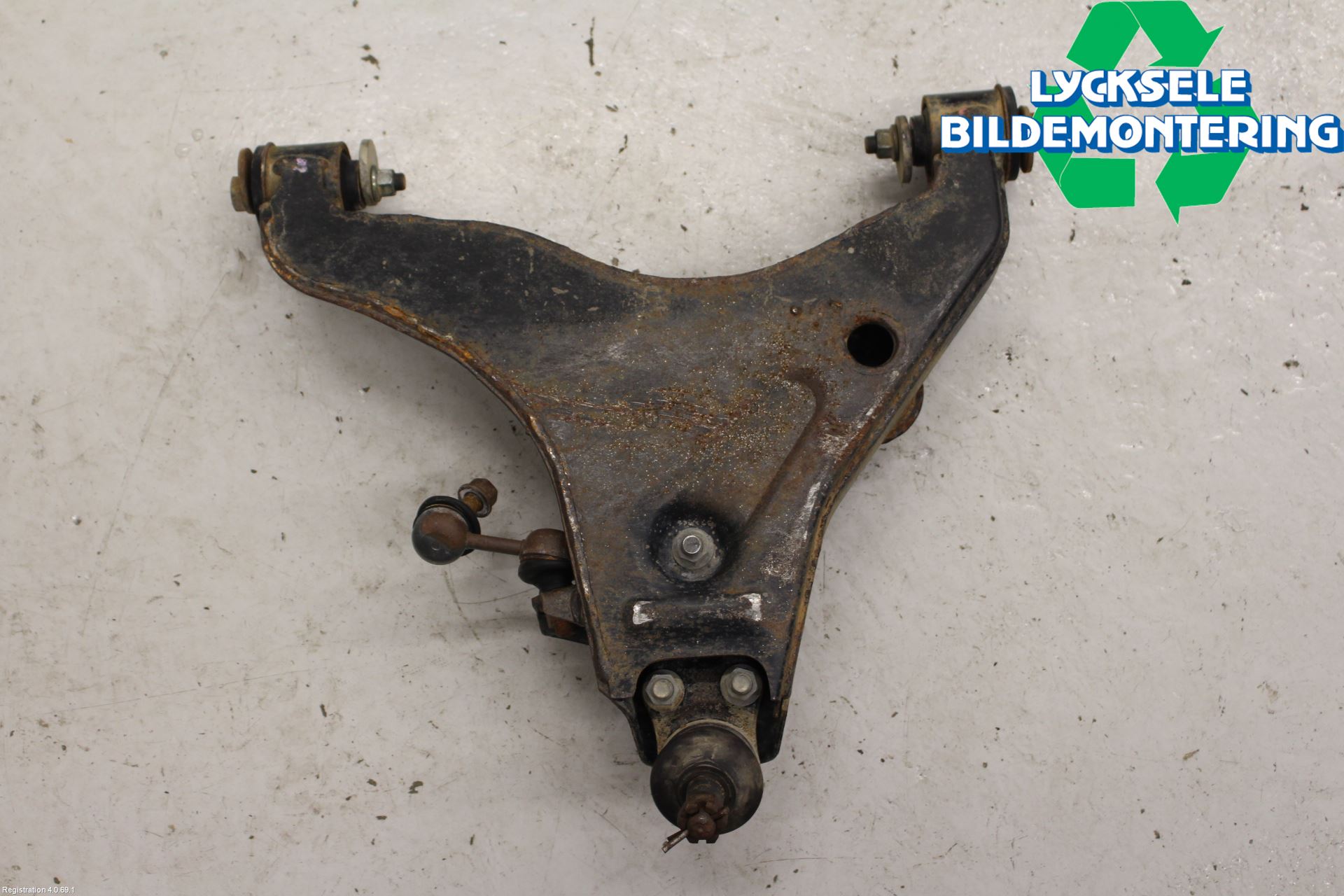 Mitsubishi L200 06-15 Bärarm Fram Undre Hö