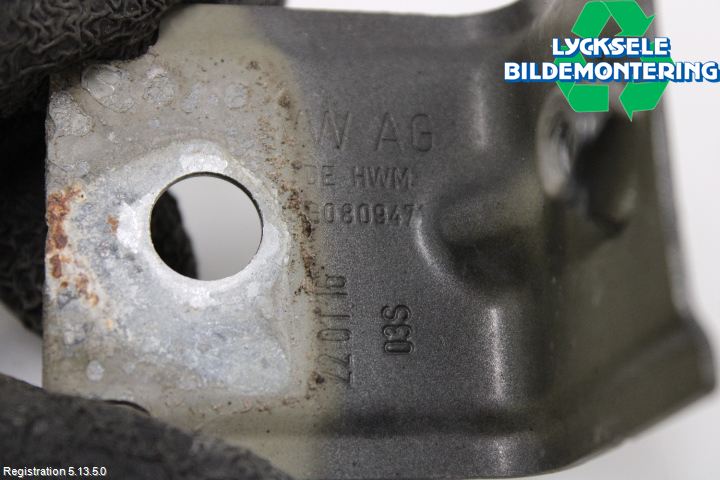 Volkswagen VW PASSAT 15-19 Skärmfäste Fram Hö