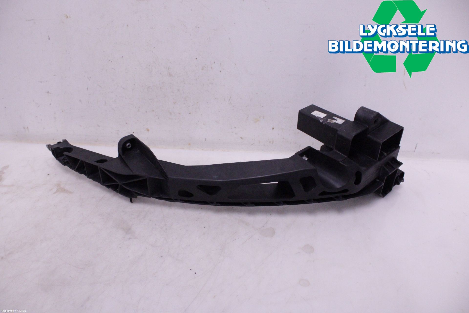 Audi Q3 8U 12-18 Strålkastarsarg Vänster